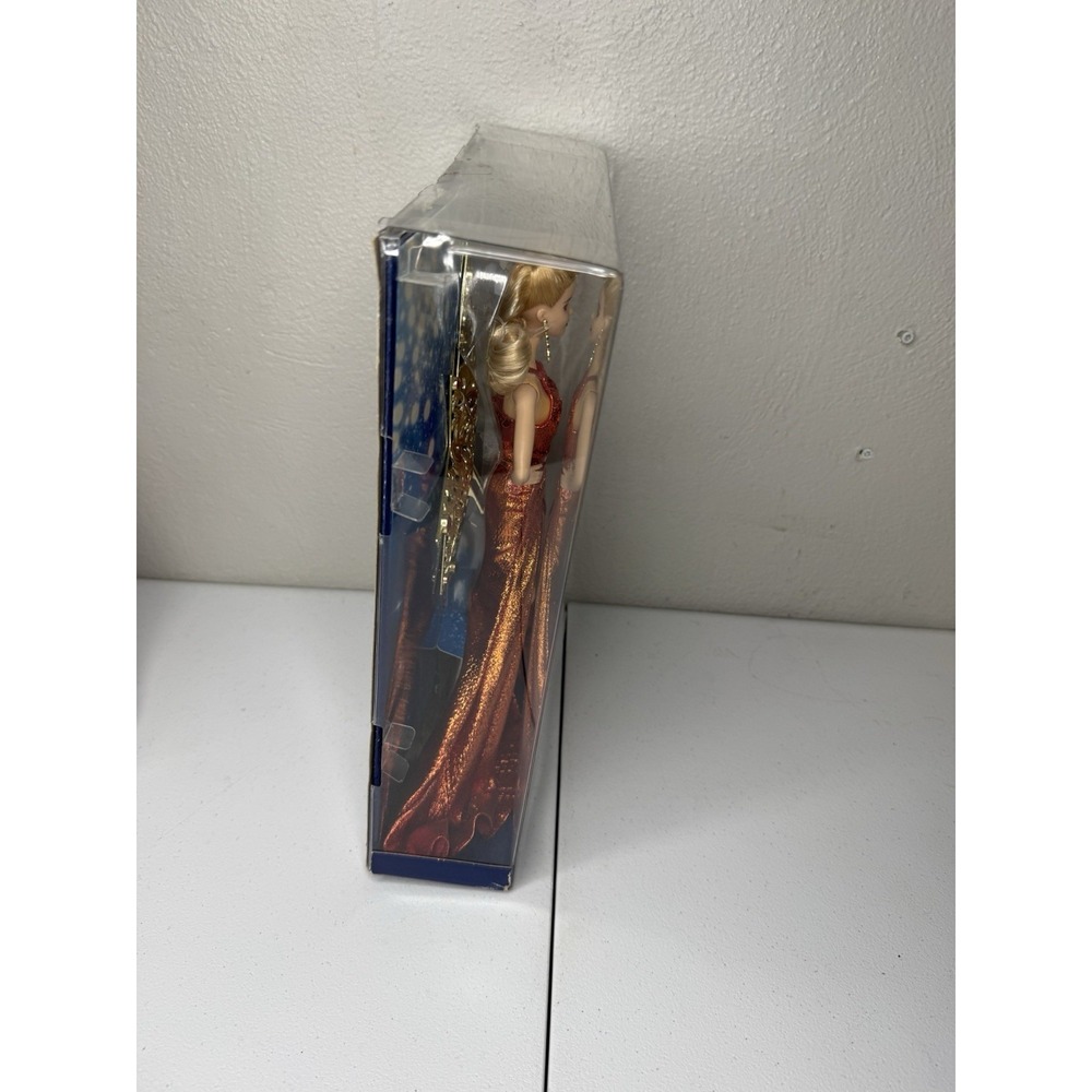 Mattel Barbie 2019 Holiday Special Edition Christmas Doll Blonde Blue Eyes - Picture 14 of 15